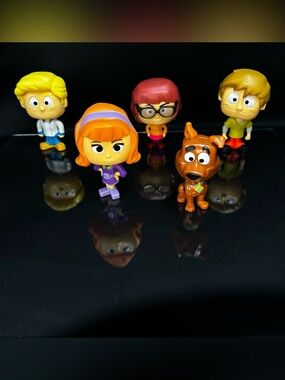 McDonald's Scooby-Doo Bobble Head Figures Daphne, Scooby & Colorful Crew